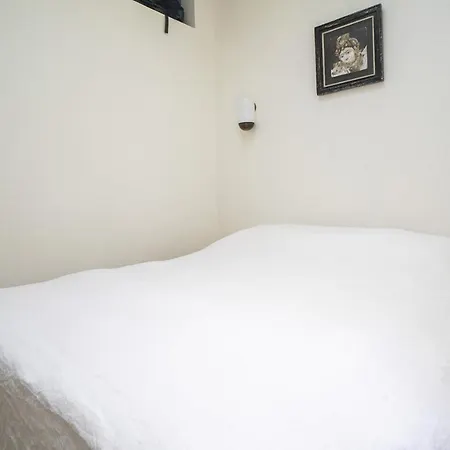 Large Love Nest Near Montmartre *