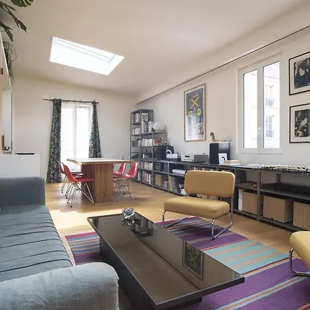 Large Love Nest Near Montmartre *
