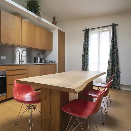 Large Love Nest Near Montmartre